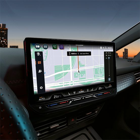 cupra born maps close up of infotainment screen, navi system/infotainment system for traffic updates and apps.